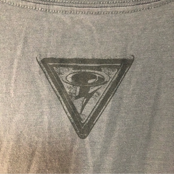 Oakley Men’s XL T Shirt with Camo Letters on Dark Gray Background - Picture 4 of 6